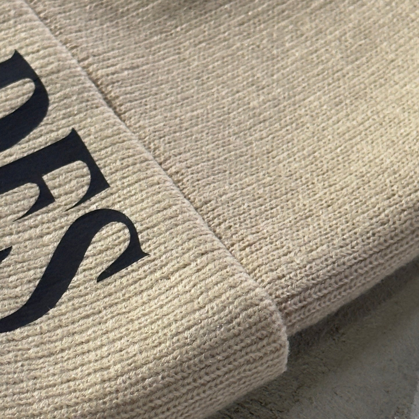 Spades Essential Beanie - SERIF Latte