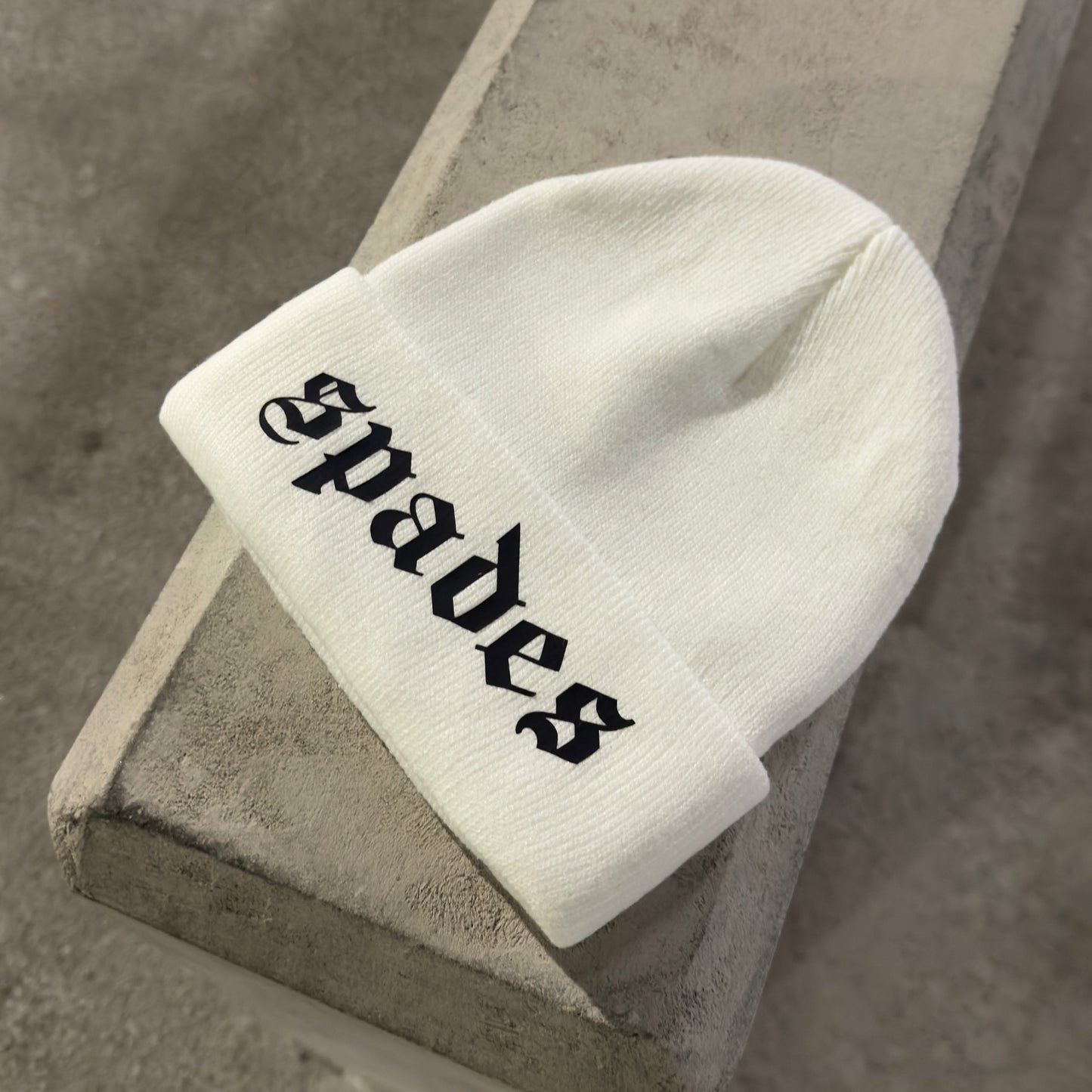 Spades Essential Beanie - GOTHIC White