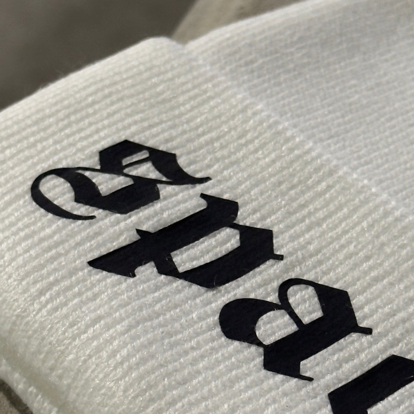 Spades Essential Beanie - GOTHIC White