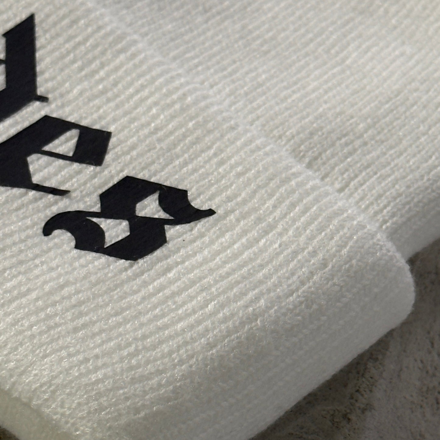 Spades Essential Beanie - GOTHIC White