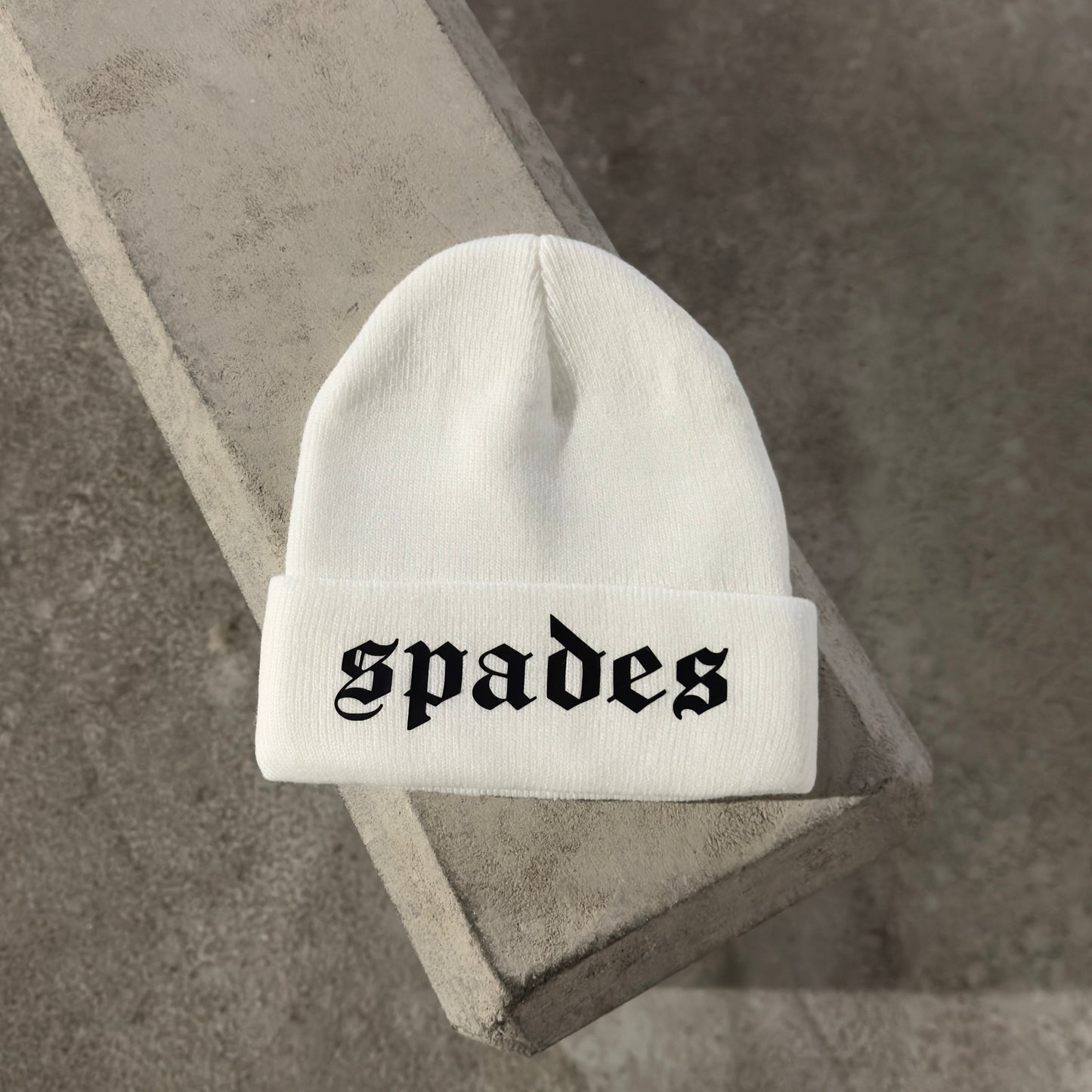 Spades Essential Beanie - GOTHIC White